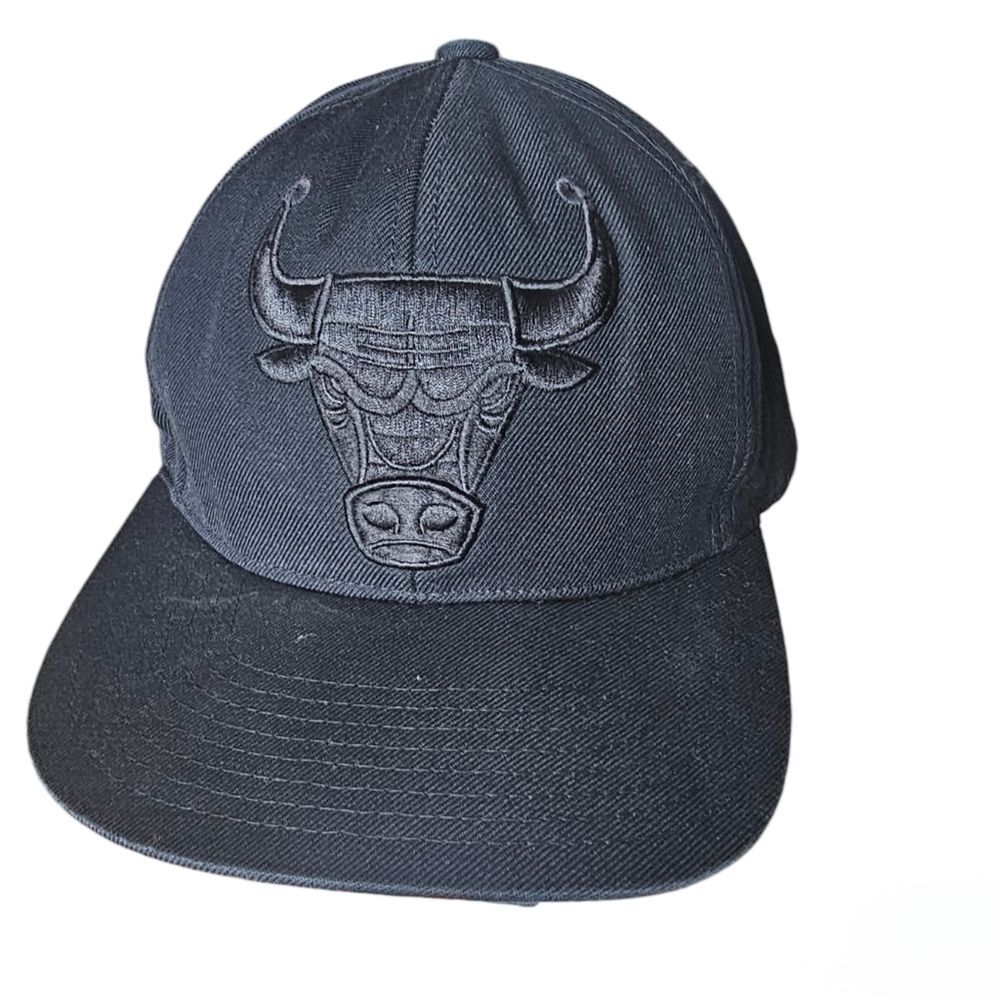 Mitchell & Ness Chicago Bulls Black Snapback Hat Vintage NBA Streetwear Cap